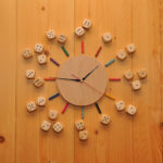 Von Marko Voss gestaltete Uhr aus Würfeln